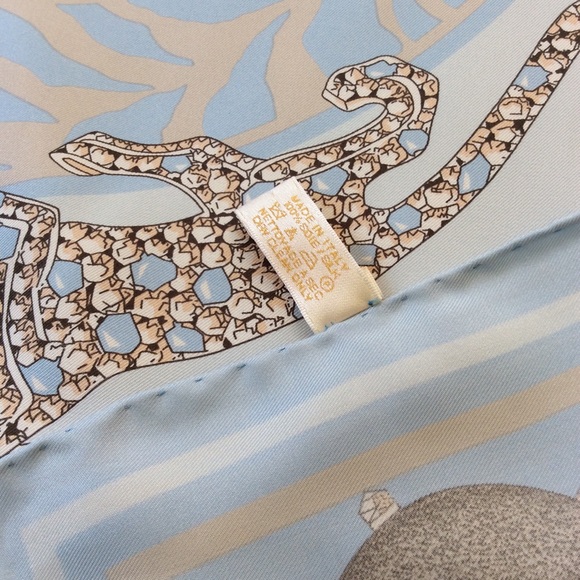 Cartier Jeweled Tiger Silk Scarf 🐅💎 - Picture 5 of 9